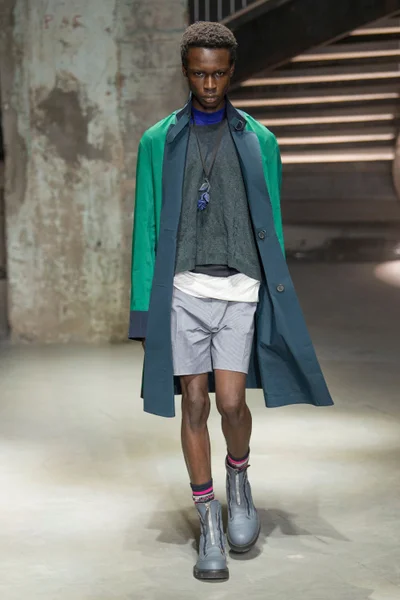 Look 3